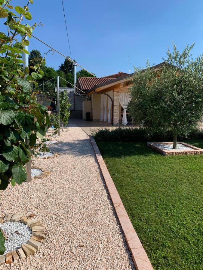 B&B Alciliegio Casnate Con Bernate Exterior photo