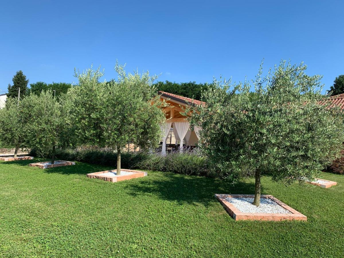 B&B Alciliegio Casnate Con Bernate Exterior photo