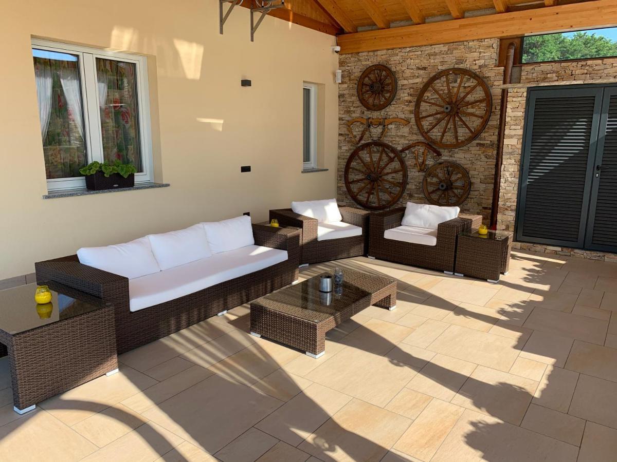 B&B Alciliegio Casnate Con Bernate Exterior photo